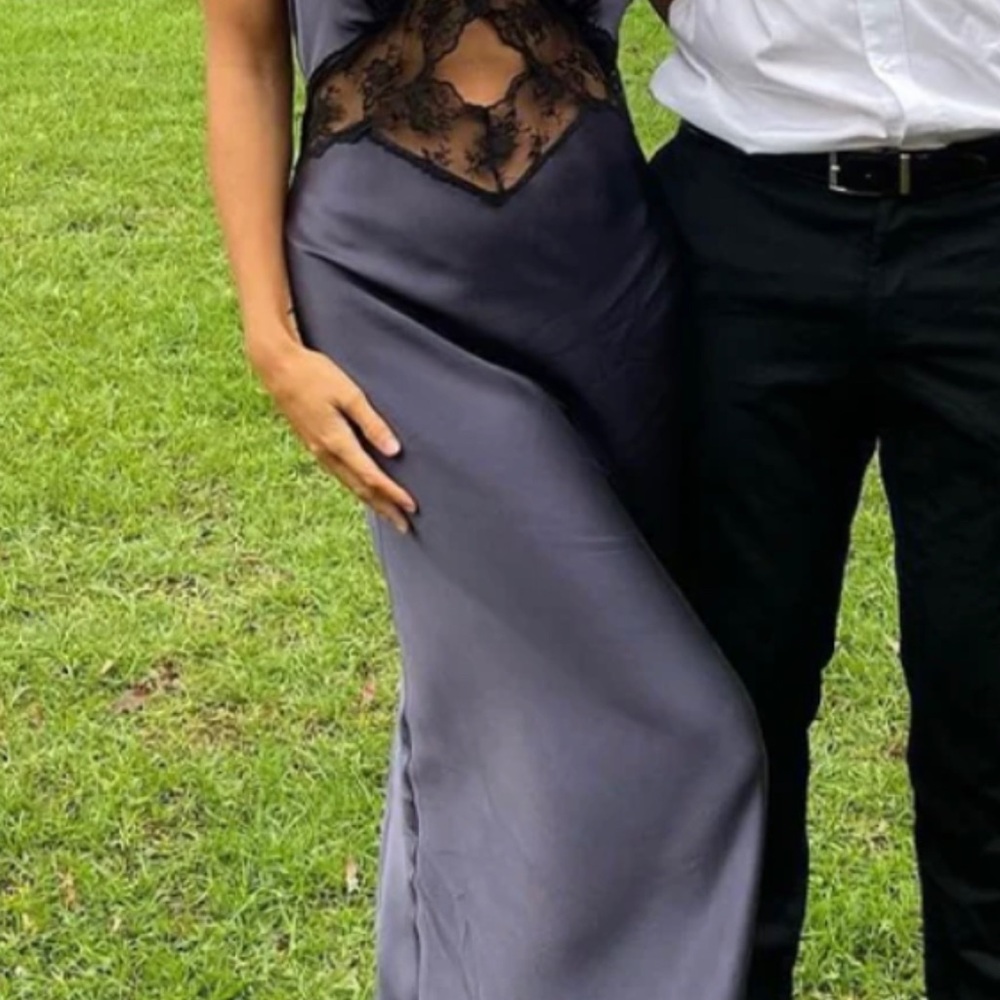Stunning Sir. The label Aries dress in navy.
100% silk
Size 4 US 10
NWT - Picture 13 of 17